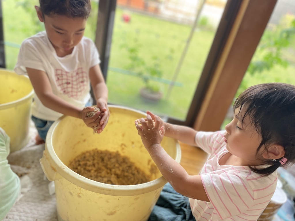 0歳から楽しめる〜親子でいっしょに味噌づくり〜