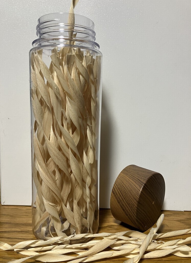 【産業フェスタ出展】かんなくずスティックを使ってアロマディフューザーを作ろう！