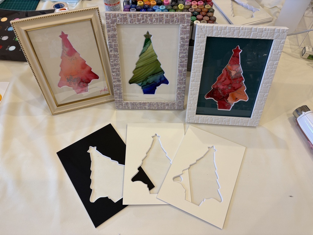 アルコールインクアートでクリスマスツリーのフォトフレーム作り