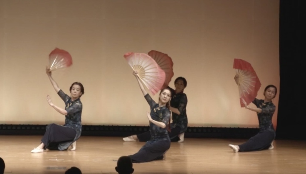 扇で舞う美しい中国武術　木蘭拳（ムーランチェン）