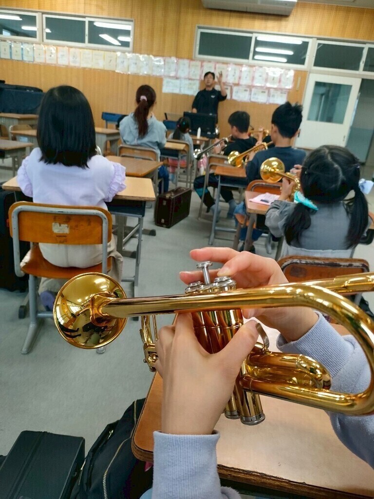 手ぶらでOK！金管楽器を吹いてみよう！