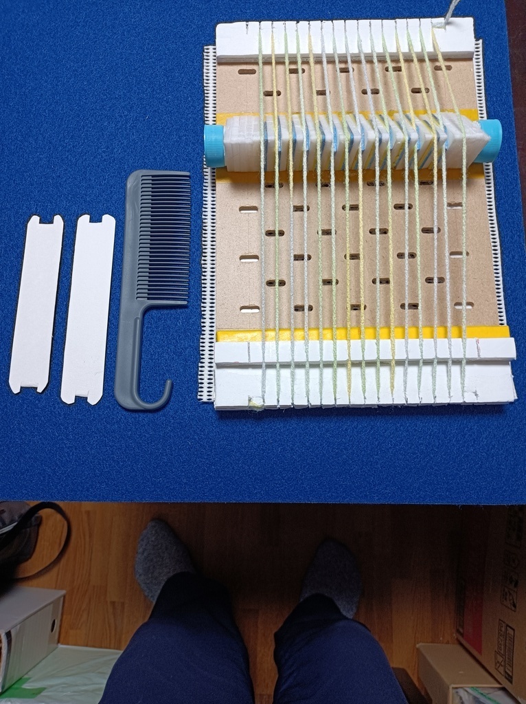 好きな色の毛糸で自分だけのコースターを編んでみませんか